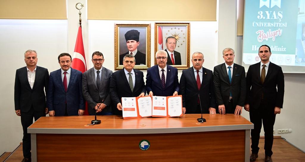 Valimiz Sayın Dr. Mustafa Özarslan’ın Başkanlığında, “Üçüncü Yaş Üniversitesi (3YÜ) Protokolü Tanıtım ve İmza Töreni” düzenlendi.
